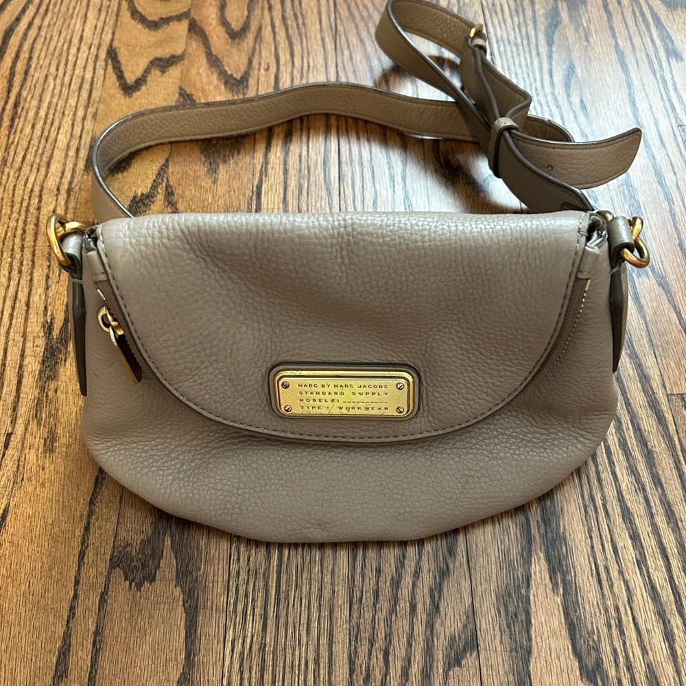 Marc Jacobs Tan Leather Crossbody Bag with Structured Design